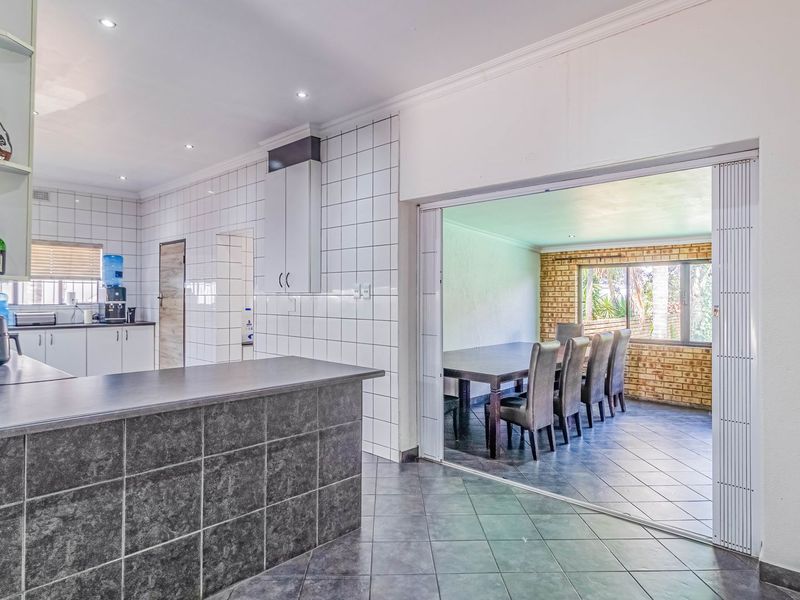 4-Bedroom Family Home in Lambton - Photo 7