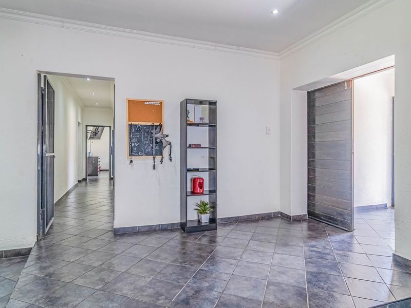 4-Bedroom Family Home in Lambton - Photo 6