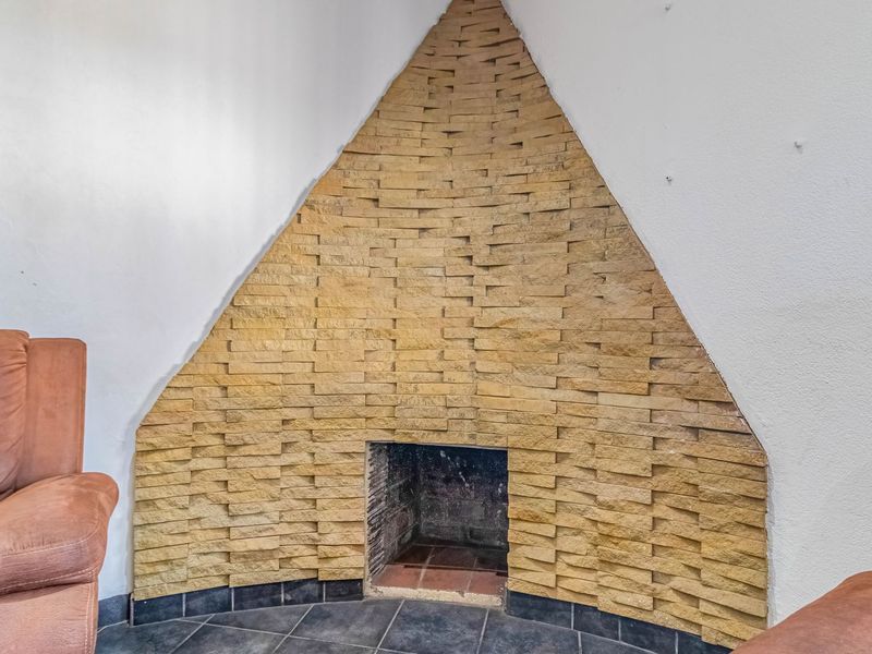 4-Bedroom Family Home in Lambton - Photo 4