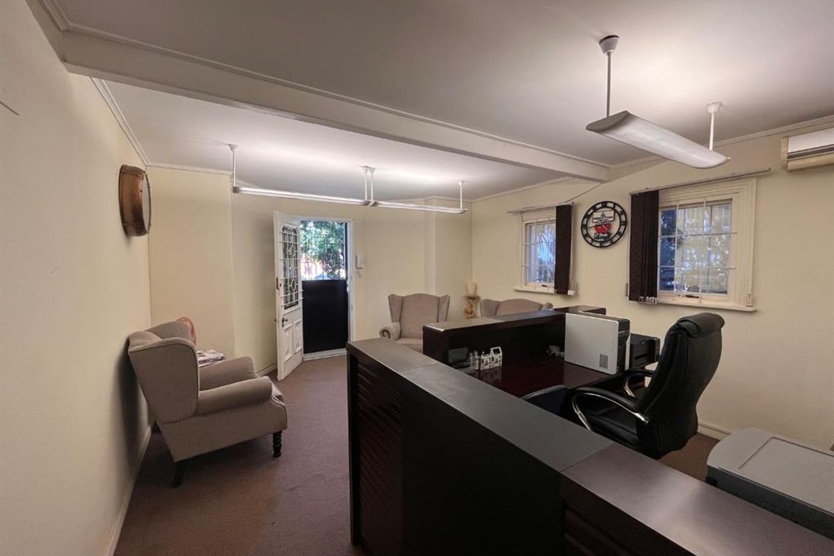 First Level Office Space To Let in the Commercially Vibrant Problem Mkhize Road - Photo 4