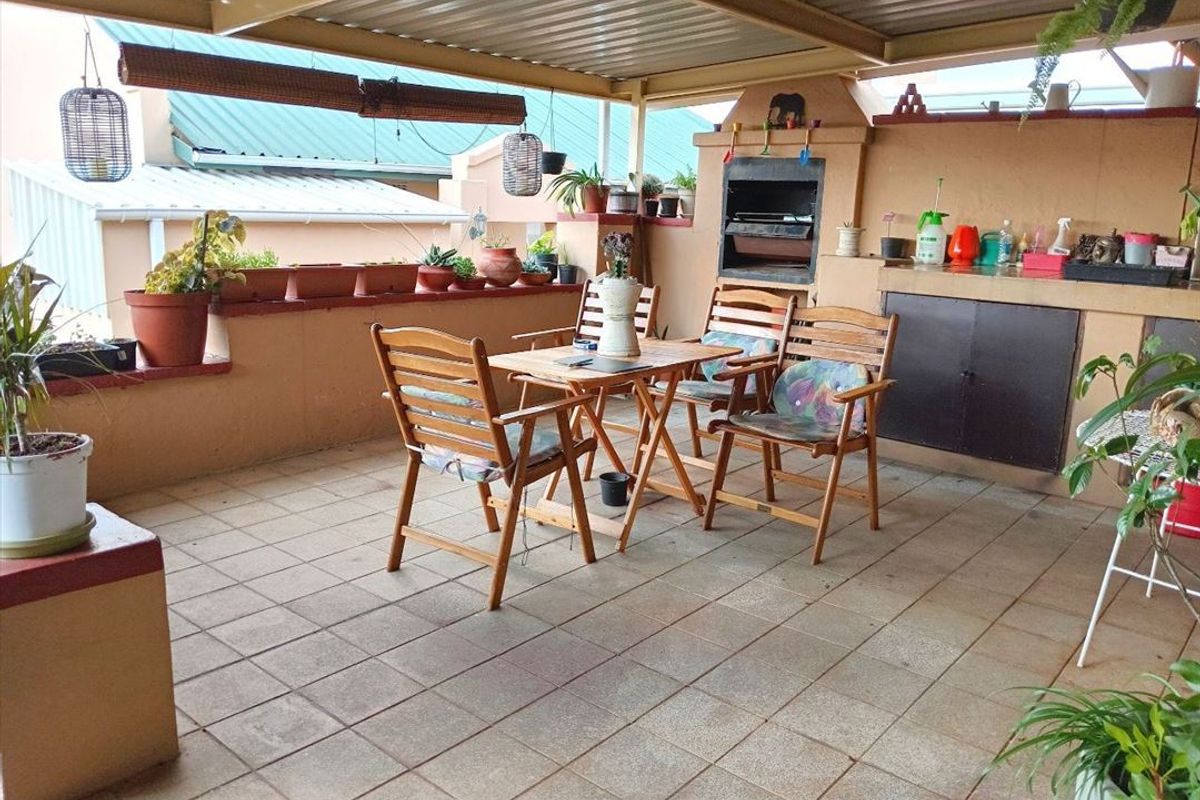 Peaceful Retirement Village Home with Double Pools - Photo 3