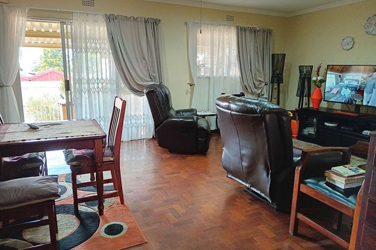 Peaceful Retirement Village Home with Double Pools - Photo 2