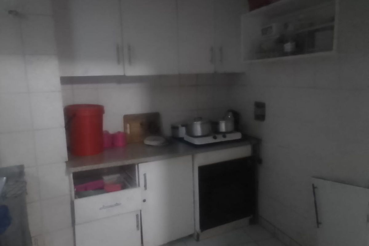 3 Bedrooms, 1 Bathroom Apartment For Sale In Durban Central, Durban - Photo 2