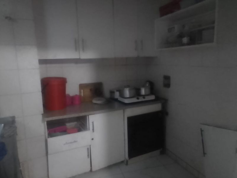3 Bedrooms, 1 Bathroom Apartment For Sale In Durban Central, Durban - Photo 2