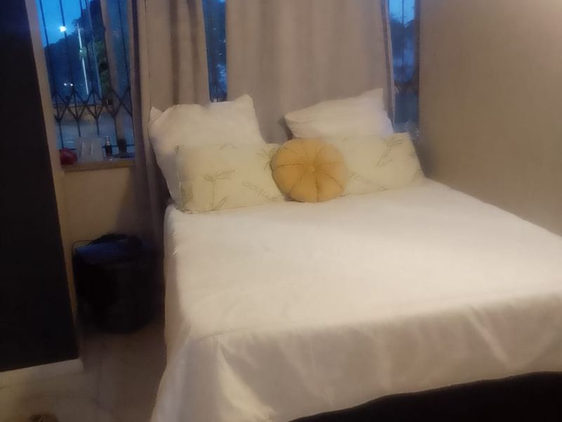 3 Bedrooms, 1 Bathroom Apartment For Sale In Durban Central, Durban - Photo 3