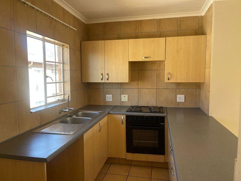 Elegant 1 Bedroom In a secure Estate  - Photo 2