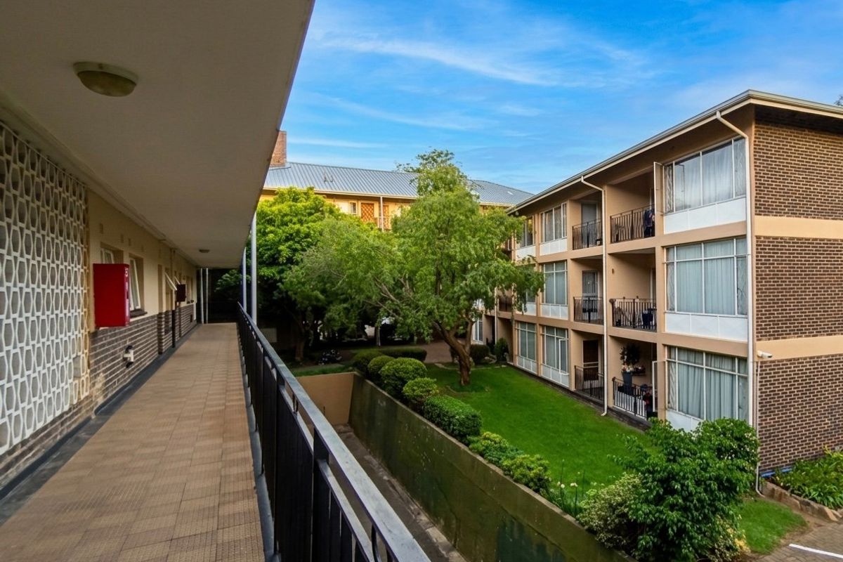 LOVELY 2 BEDROOM APARTMENT FOR SALE!!! - Photo 2