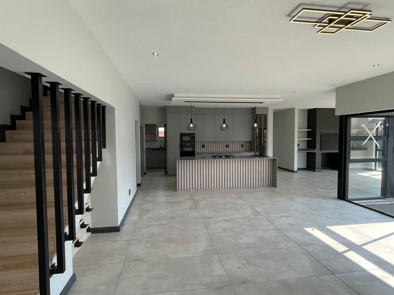 Contemporary 4 Bedroom Family Home | Covered Patio with Braai | Pool | Double Garage - Photo 3
