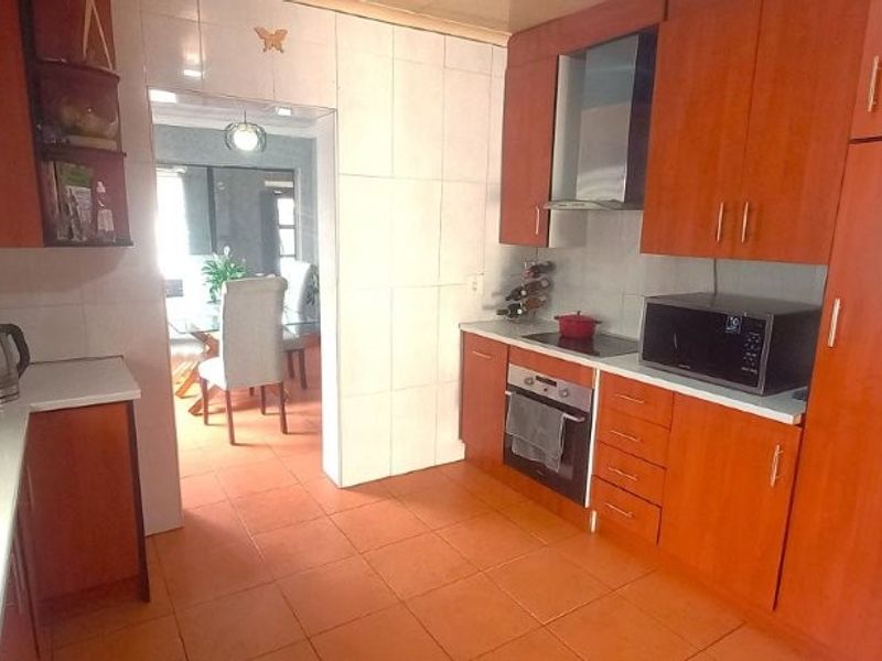 Stunning 4-Bedroom Family Home with 2-bedroom Cottage in Lenasia - Photo 5