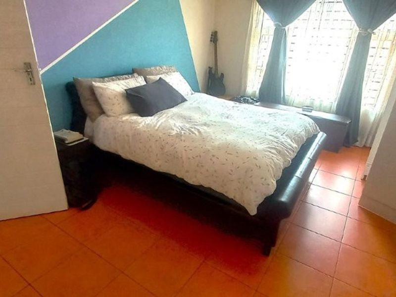 Stunning 4-Bedroom Family Home with 2-bedroom Cottage in Lenasia - Photo 6