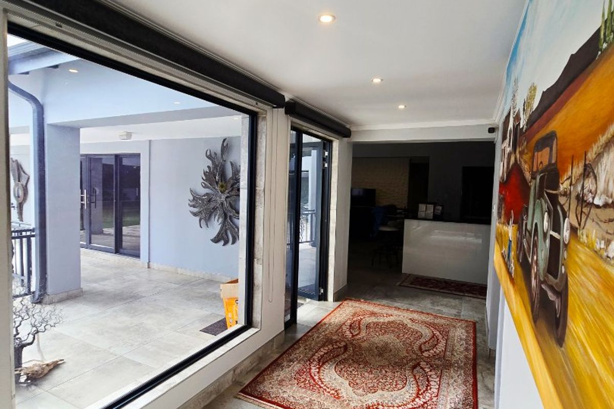 Dual Mandate...Six Bedroom En-Suite Masterpiece – A Fairytale Residence of Distinction in Prime Wilkoppies - Photo 5