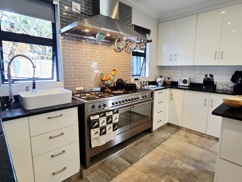 Dual Mandate...Six Bedroom En-Suite Masterpiece – A Fairytale Residence of Distinction in Prime Wilkoppies - Photo 8