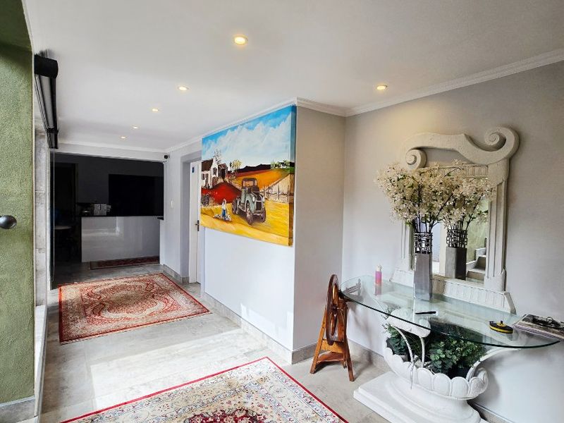 Dual Mandate...Six Bedroom En-Suite Masterpiece – A Fairytale Residence of Distinction in Prime Wilkoppies - Photo 4