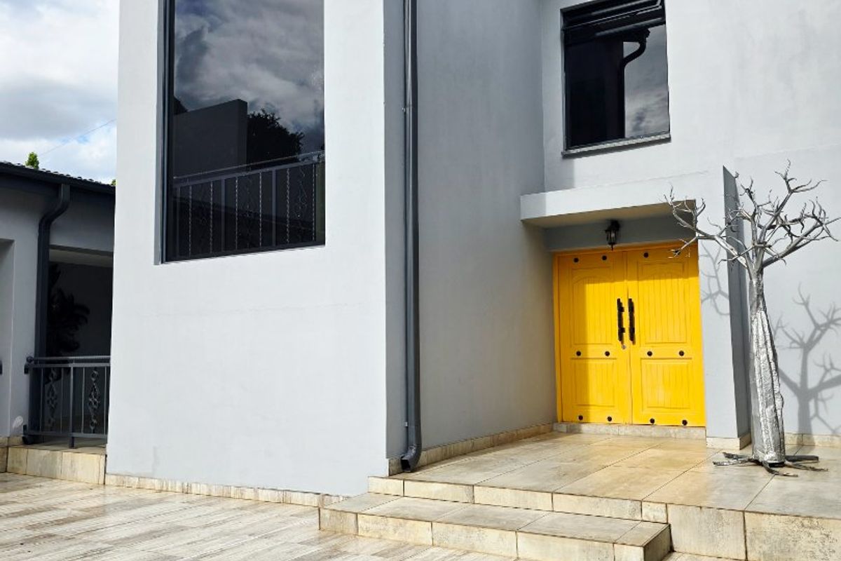 Dual Mandate...Six Bedroom En-Suite Masterpiece – A Fairytale Residence of Distinction in Prime Wilkoppies - Photo 3