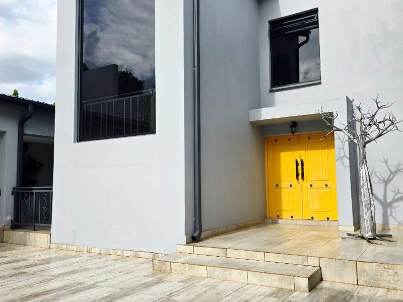 Dual Mandate...Six Bedroom En-Suite Masterpiece – A Fairytale Residence of Distinction in Prime Wilkoppies - Photo 1