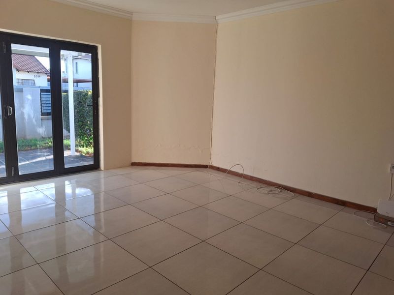 Stunning 3 bedroom 2 bathroom property for rental  - Photo 3