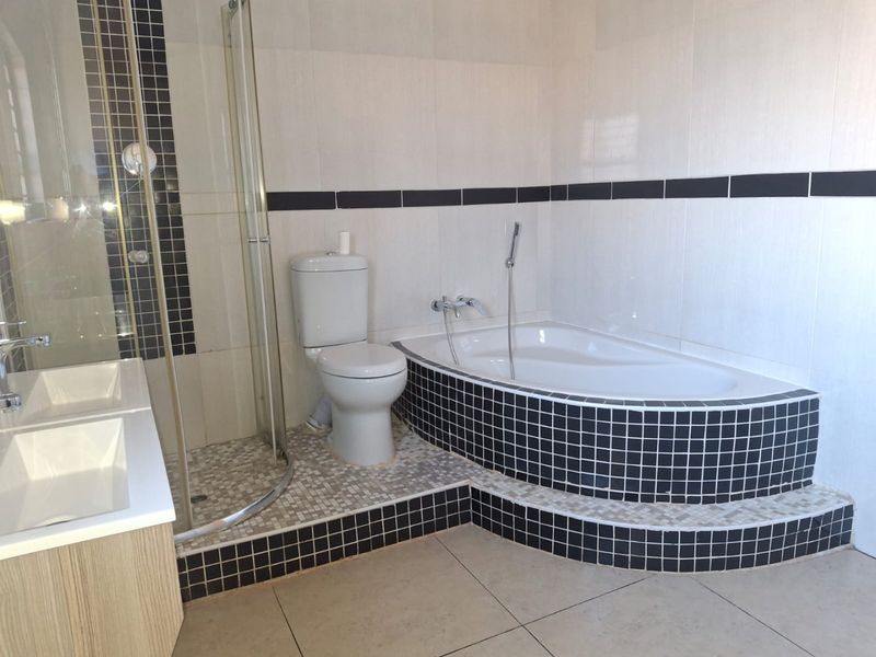 Stunning 3 bedroom 2 bathroom property for rental  - Photo 10