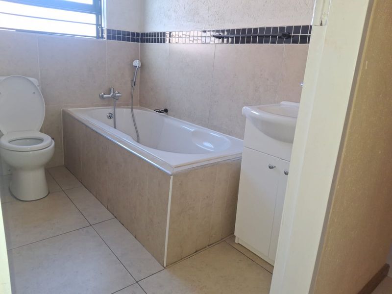 Stunning 3 bedroom 2 bathroom property for rental  - Photo 8