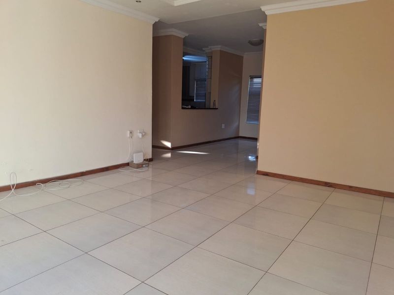 Stunning 3 bedroom 2 bathroom property for rental  - Photo 4