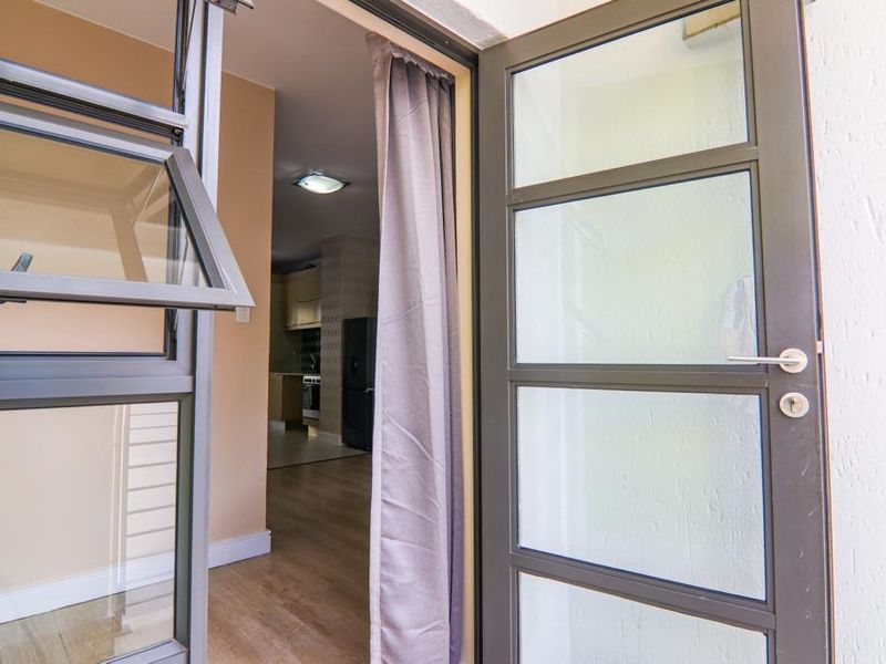 Fully furnished 1 bedroom apartment in Rivonia. - Photo 8