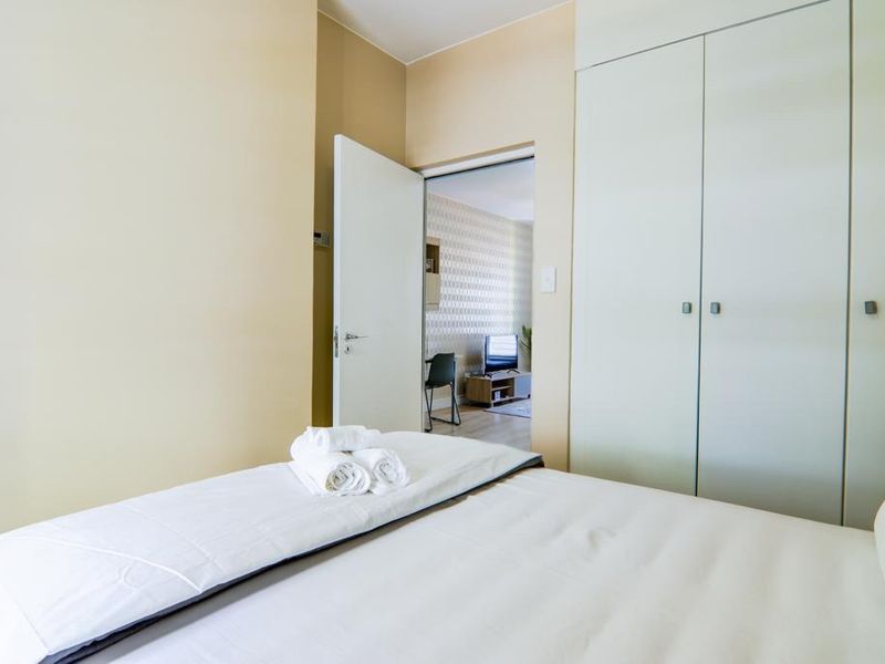 Fully furnished 1 bedroom apartment in Rivonia. - Photo 6