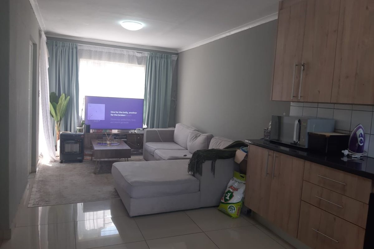 BEAUTFUL 3 BEDROOM TOWNHOUSE FOR SALE IN REMBRANDT PARK - Photo 5