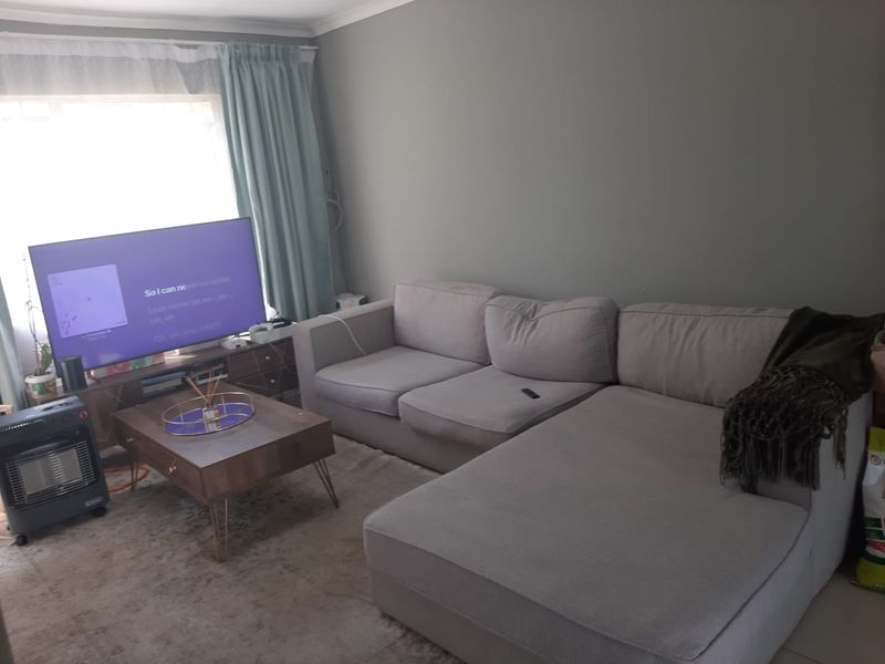 BEAUTFUL 3 BEDROOM TOWNHOUSE FOR SALE IN REMBRANDT PARK - Photo 4