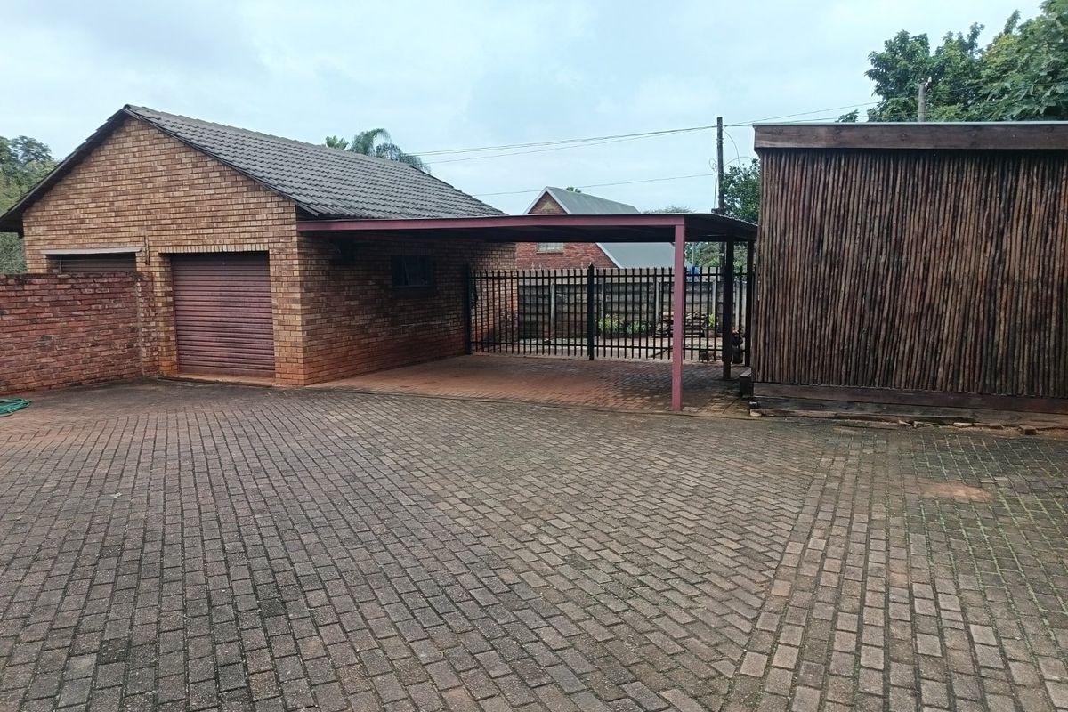 Stylish & Move-In Ready 3-Bedroom Home with Solar, Lapa & Staff Quarters! - Photo 5