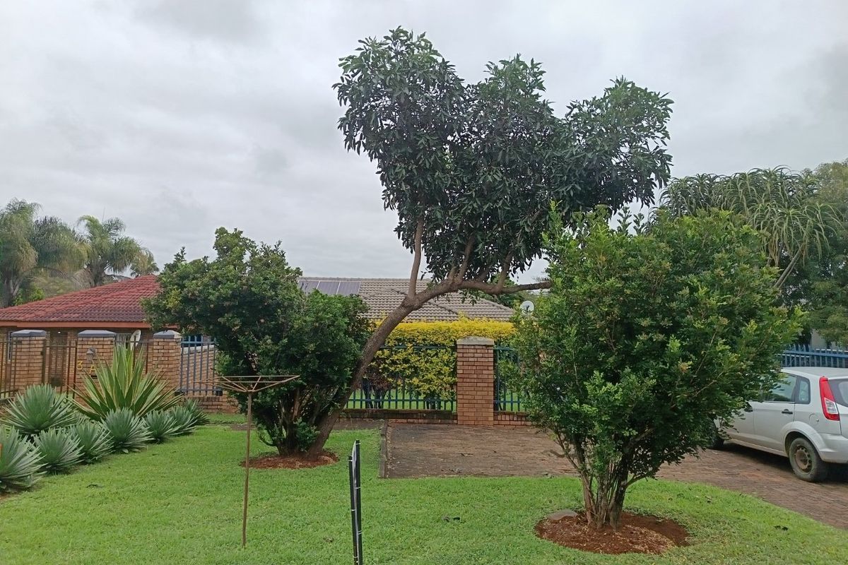 Stylish & Move-In Ready 3-Bedroom Home with Solar, Lapa & Staff Quarters! - Photo 2