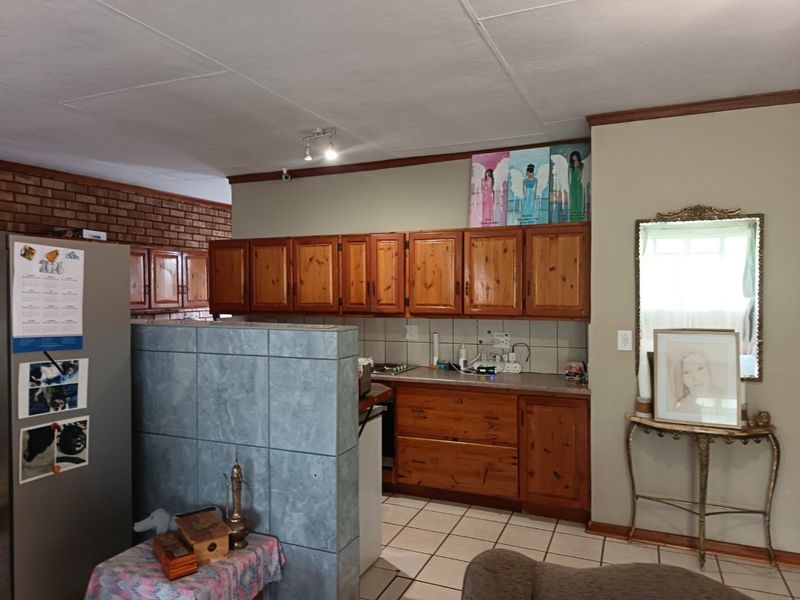 Stylish & Move-In Ready 3-Bedroom Home with Solar, Lapa & Staff Quarters! - Photo 8