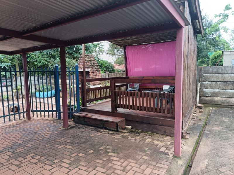 Stylish & Move-In Ready 3-Bedroom Home with Solar, Lapa & Staff Quarters! - Photo 9