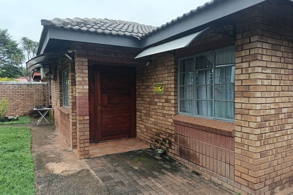 Stylish & Move-In Ready 3-Bedroom Home with Solar, Lapa & Staff Quarters! - Photo 3