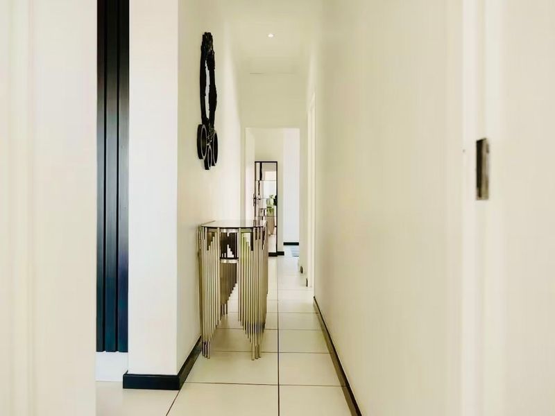 Modern 2 bedroom apartment in Fourways. - Photo 6