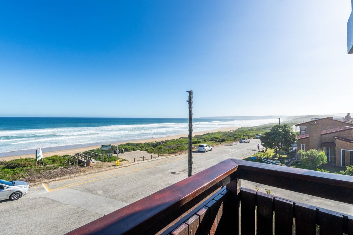 Exclusive Beachfront Living Opposite Kleinkrantz Beach with Flatlet & Eco Features - Photo 2