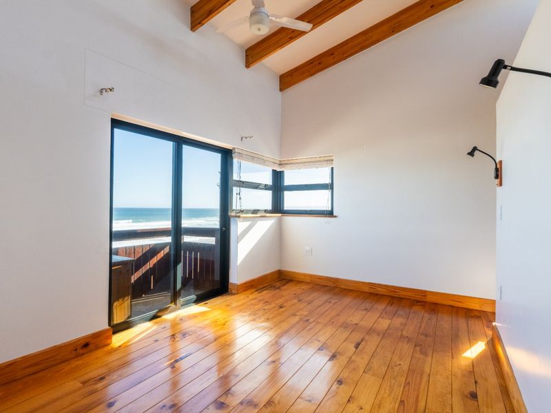 Exclusive Beachfront Living Opposite Kleinkrantz Beach with Flatlet & Eco Features - Photo 8