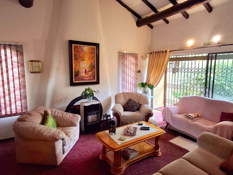 Sunny family home with pool in Vaalpark - Photo 4