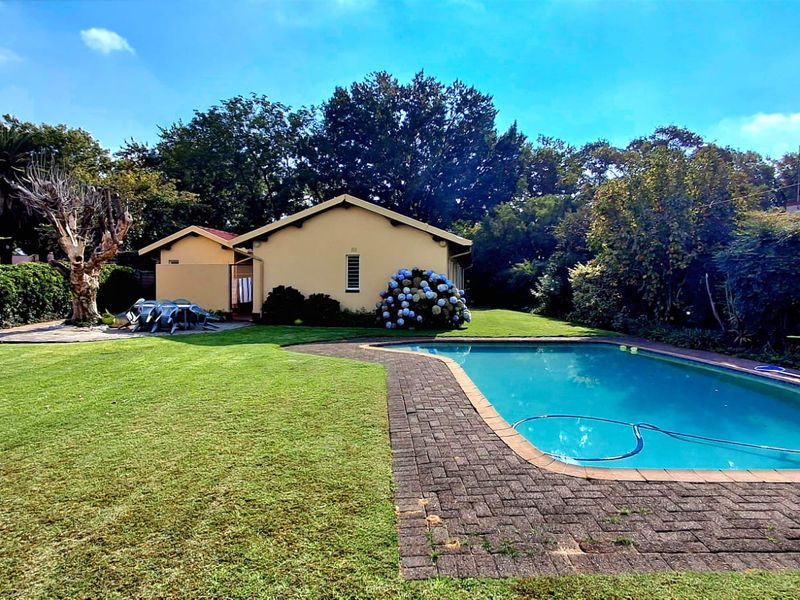 Sunny family home with pool in Vaalpark - Photo 2