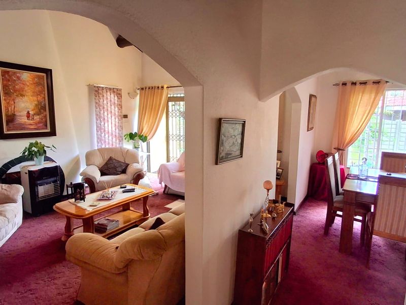 Sunny family home with pool in Vaalpark - Photo 8