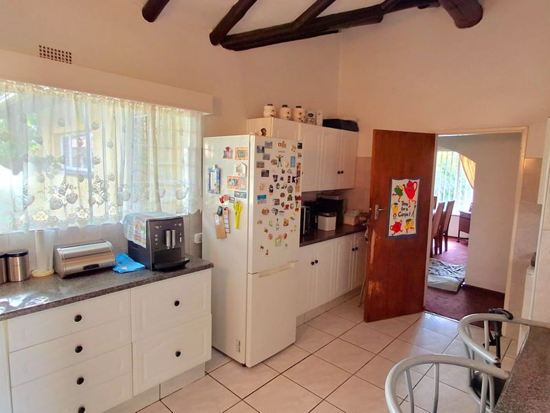 Sunny family home with pool in Vaalpark - Photo 7