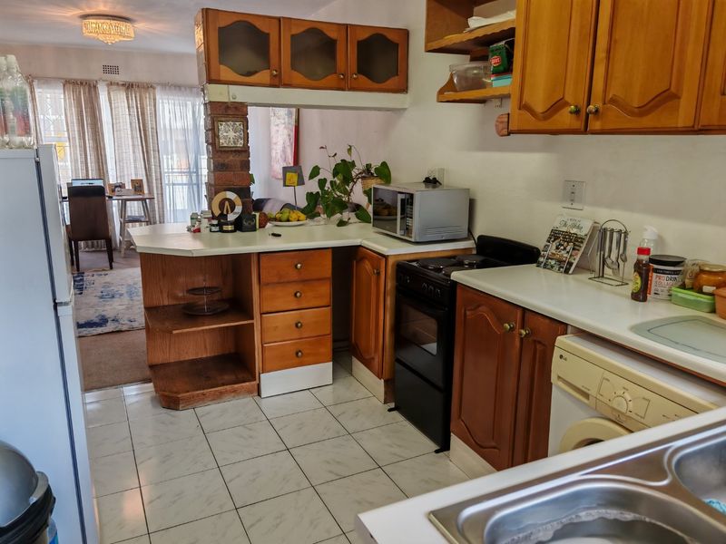 2 Bedroom Apartment for sale in Linden Ext - Photo 8