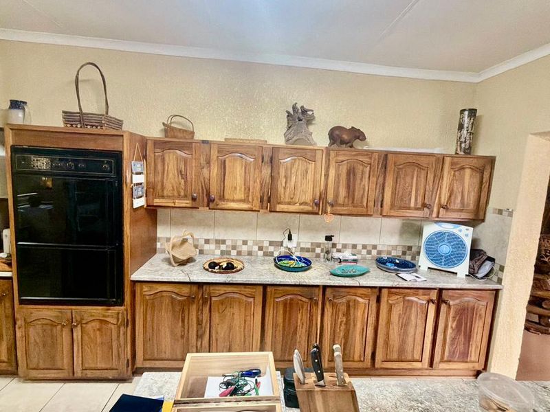 Elegant, Energy-Efficient Family Home with Exceptional Entertaining Spaces in Prime Doringkruin - Photo 7