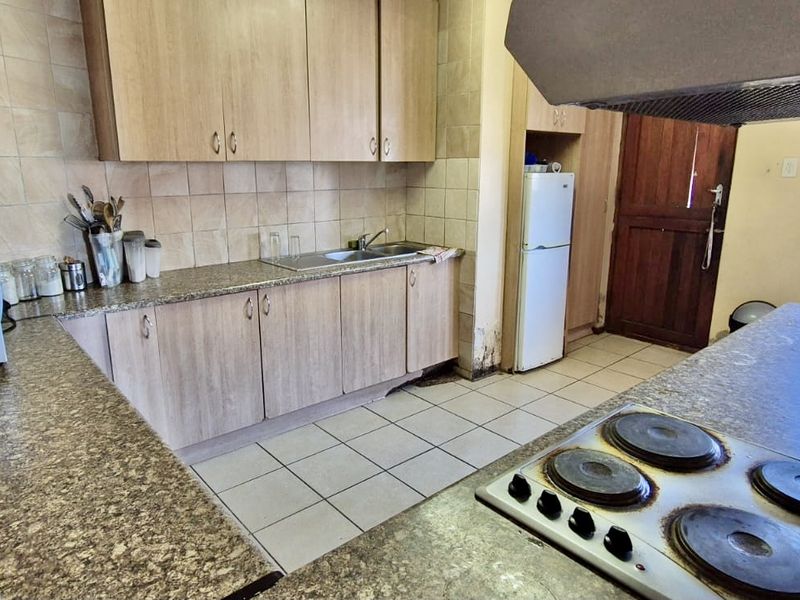 Well positioned family home  - Photo 8