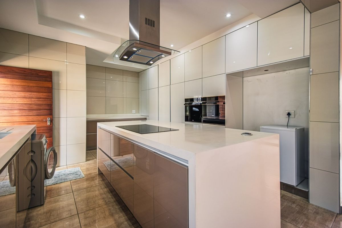 Prime Luxury Living Awaits - Photo 3