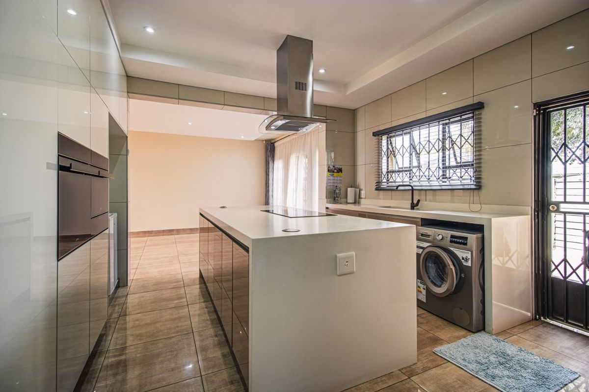 Prime Luxury Living Awaits - Photo 4