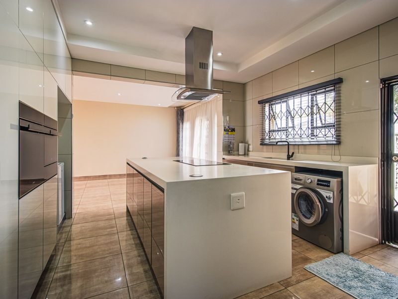 Prime Luxury Living Awaits - Photo 4