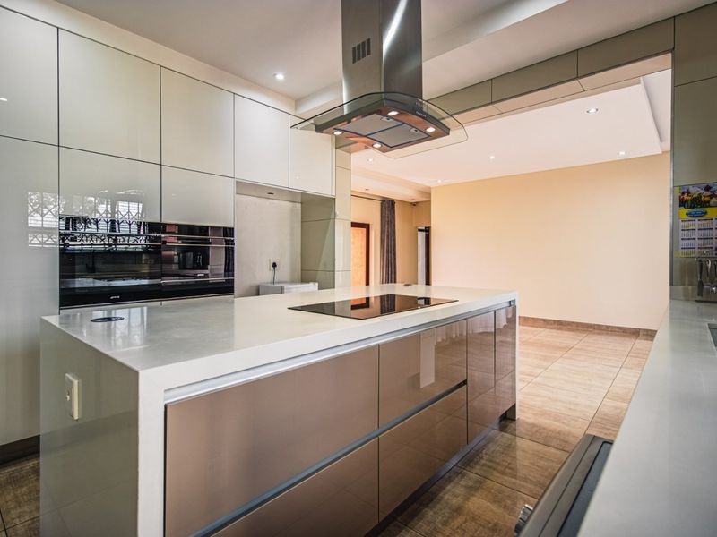 Prime Luxury Living Awaits - Photo 2