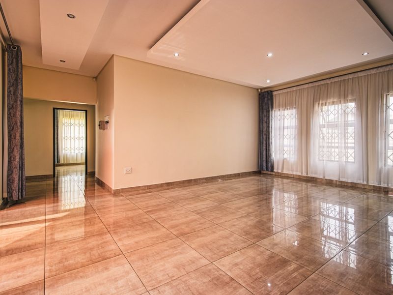 Prime Luxury Living Awaits - Photo 9