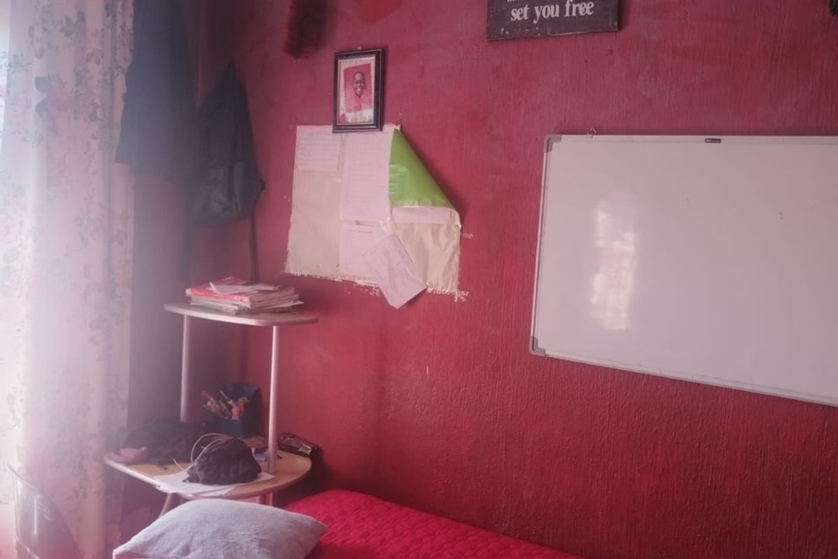 Charming 3 Bed Home in Mabopane Lebanon - Photo 5