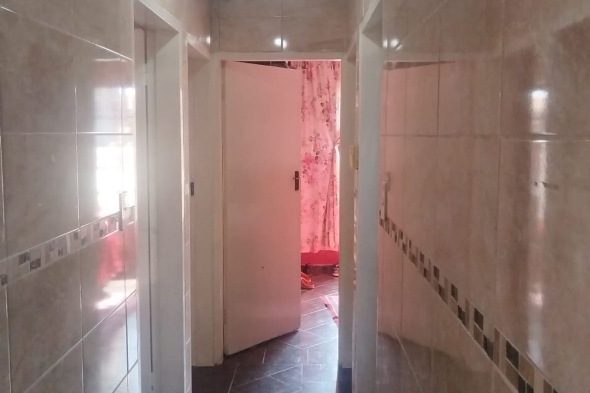 Charming 3 Bed Home in Mabopane Lebanon - Photo 4