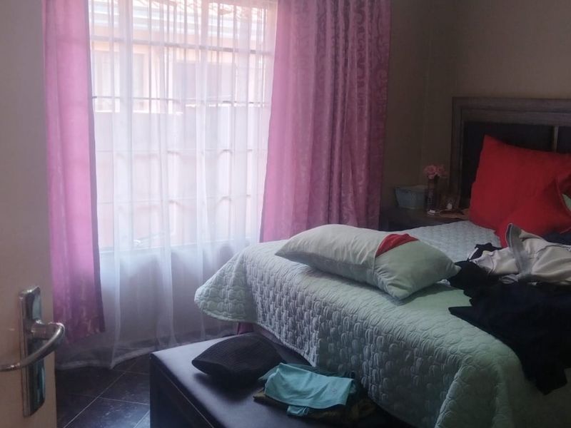 Charming 3 Bed Home in Mabopane Lebanon - Photo 6